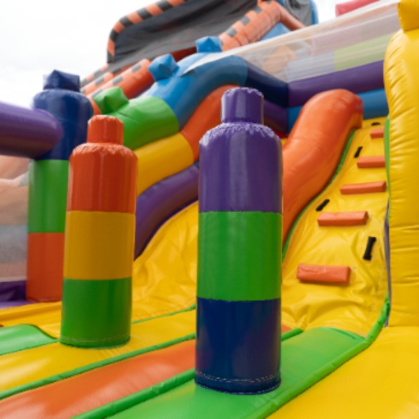 Inflatable playground 8x6 in the colorful blocks theme