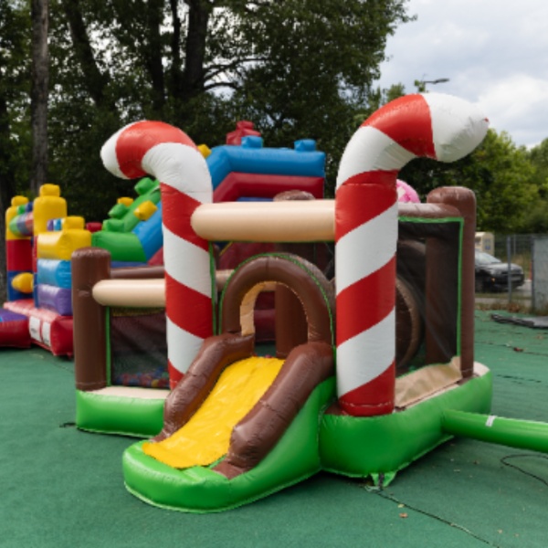 Small inflatable castle with a dry ball pit for children - Candy